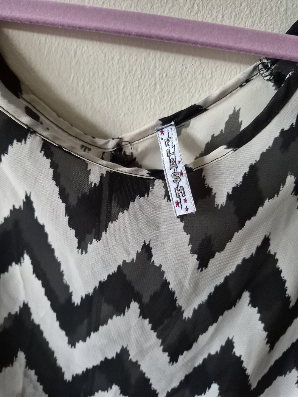 FLASH Black & White Chevron Blouse
